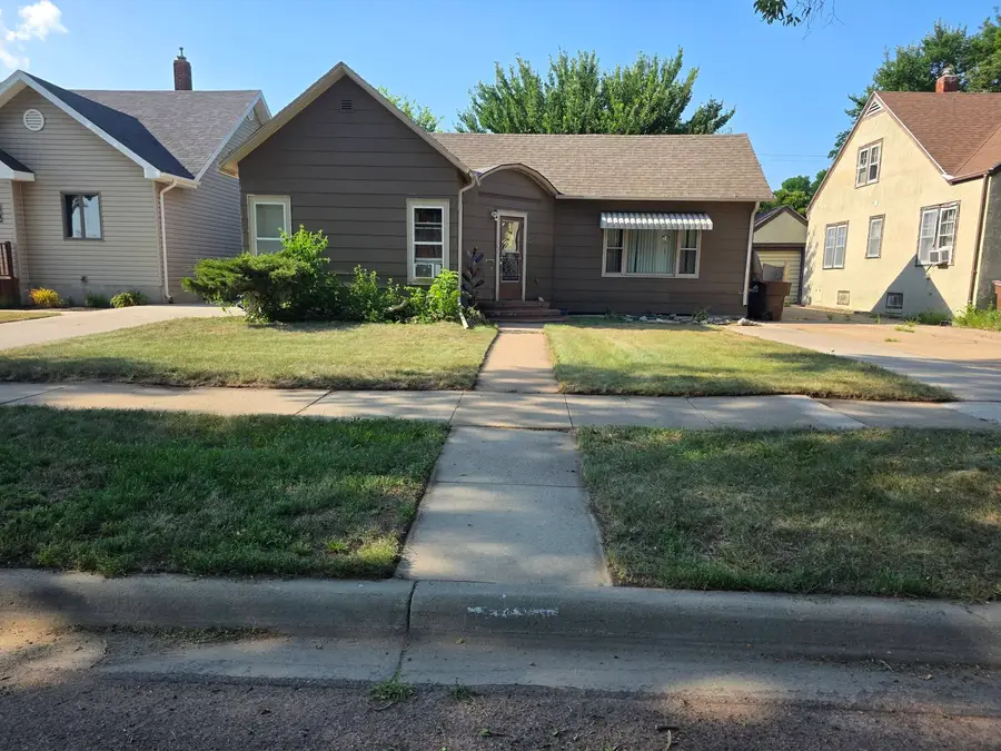 A row of neighboring front lawns all mown on the same street in Mount Vernon